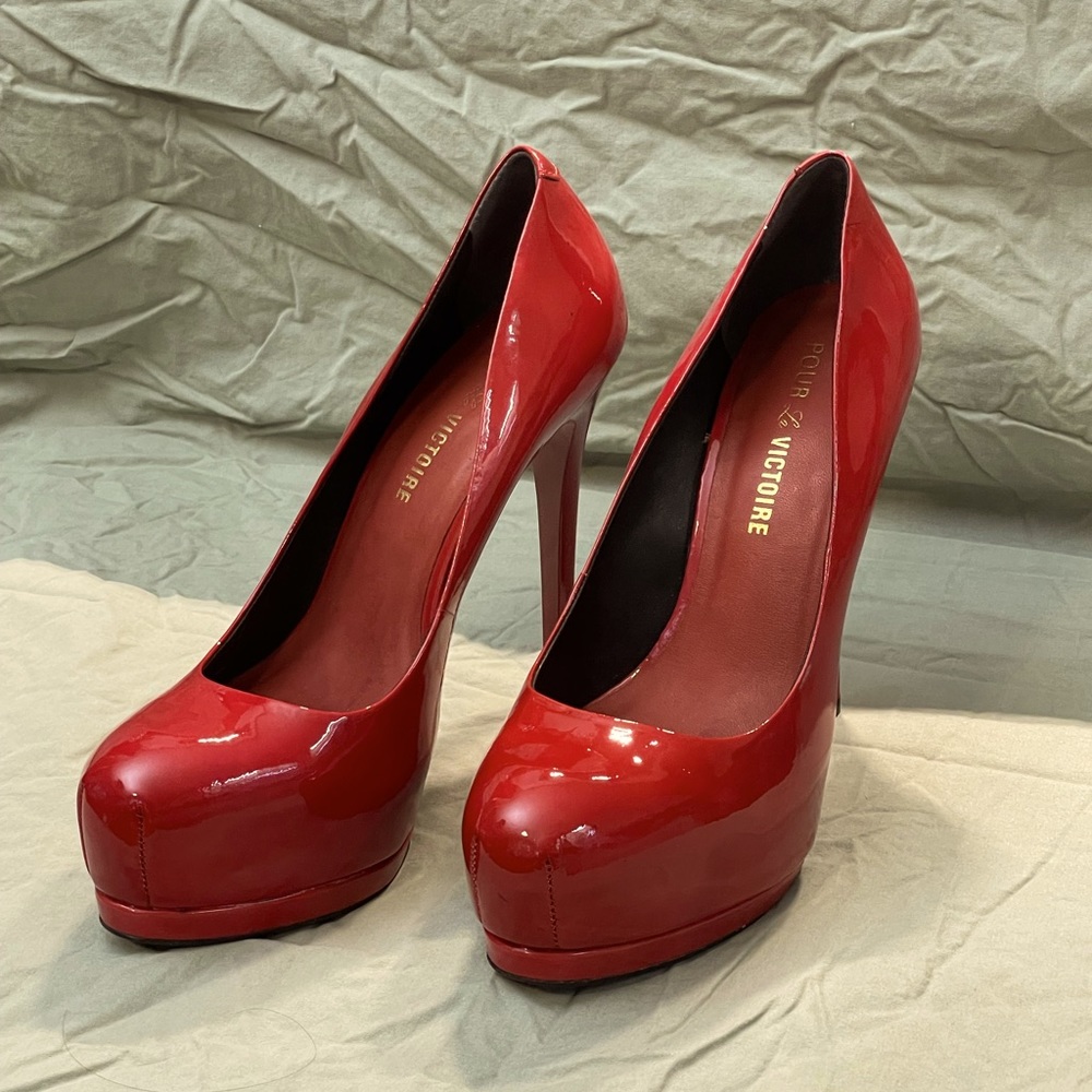 Pour La Victoire Cuozo platform heels size 8 1/2. Deep red in good condition.